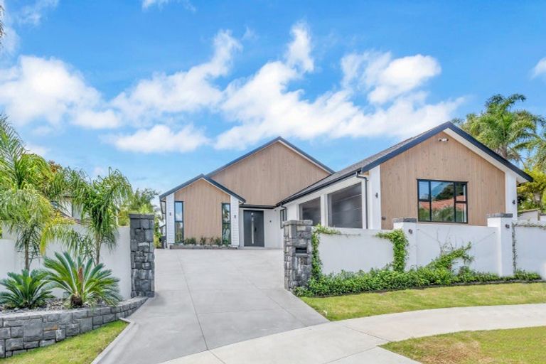Photo of property in 8 St Elmo Rise, Shamrock Park, Auckland, 2016