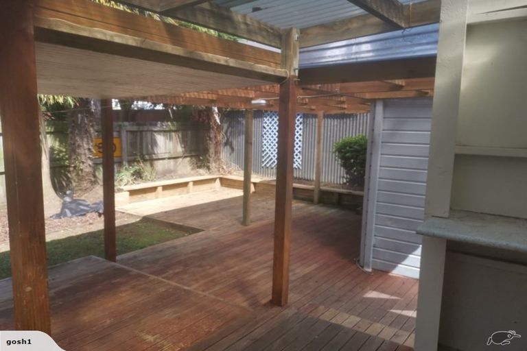 Photo of property in 8b Waimana Road, Conifer Grove, Takanini, 2112