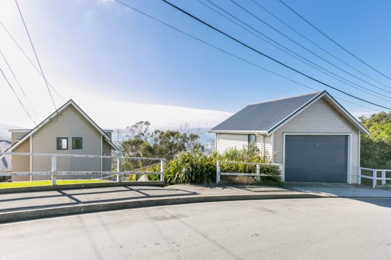 Photo of property in 46 Apuka Street, Brooklyn, Wellington, 6021