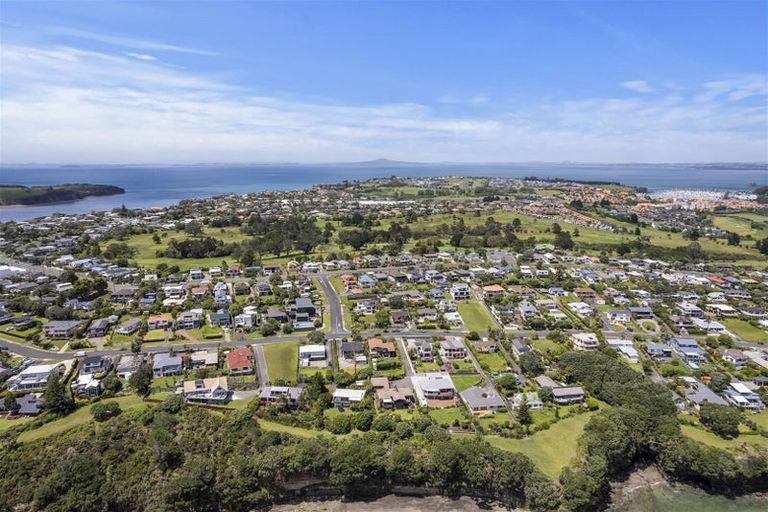 Photo of property in 60 Pacific Parade, Army Bay, Whangaparaoa, 0930