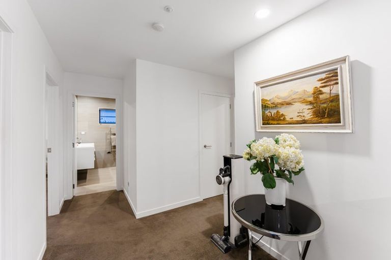 Photo of property in 21 Caldera Drive, Long Bay, Auckland, 0630