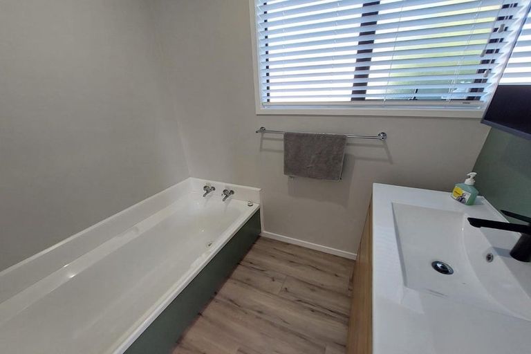 Photo of property in 30 Granville Drive, Massey, Auckland, 0614