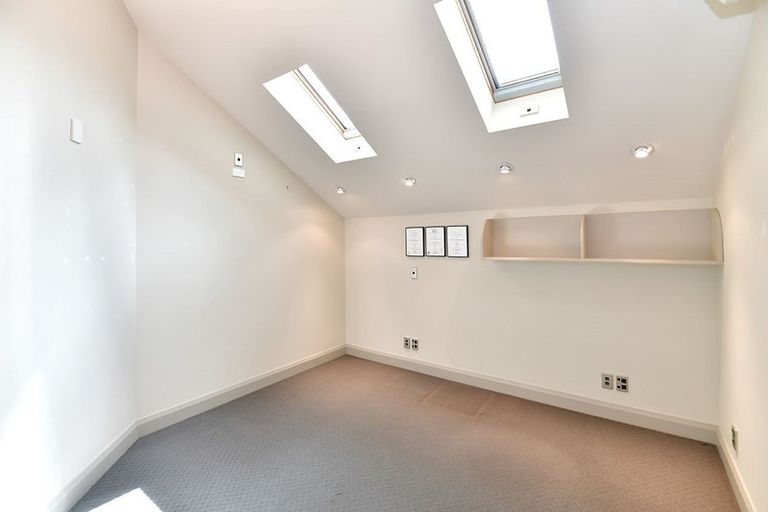 Photo of property in 37 Grovenor Drive, Orewa, 0931