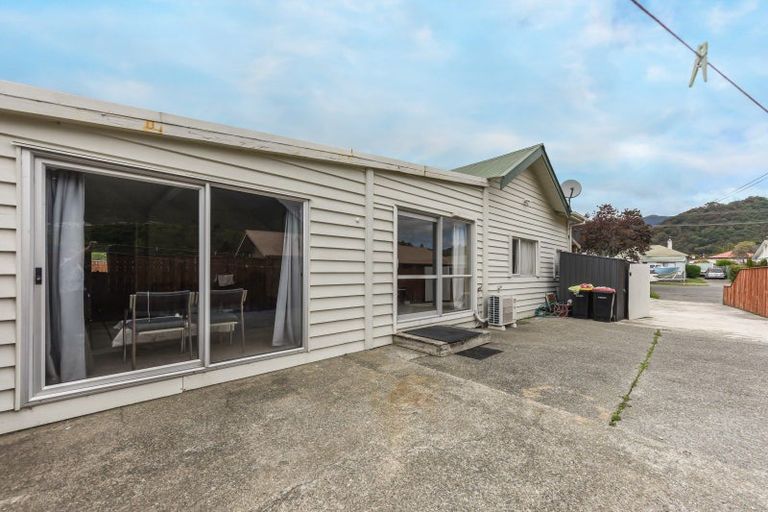 Photo of property in 61 Broadway, Picton, 7220