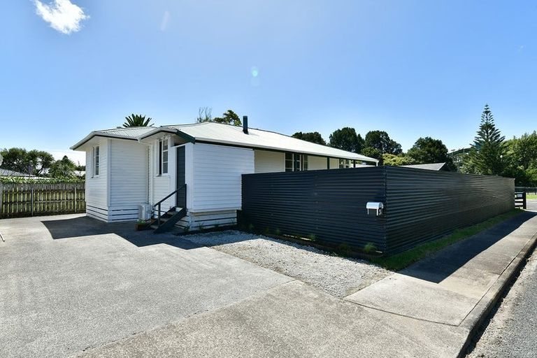 Photo of property in 2/11 Parakai Avenue, Parakai, 0830