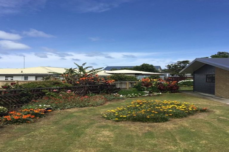 Photo of property in 4 Kelly Street, Baylys Beach, Dargaville, 0377