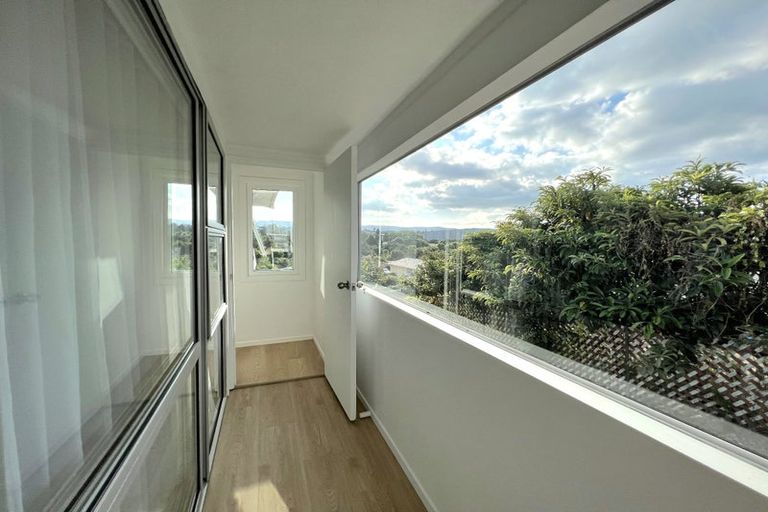 Photo of property in 2/13 Sunnyside Road, Sunnyvale, Auckland, 0612