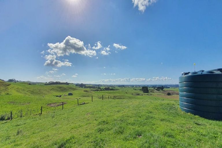 Photo of property in 247 Kaihau Road, Karioitahi, Waiuku, 2683