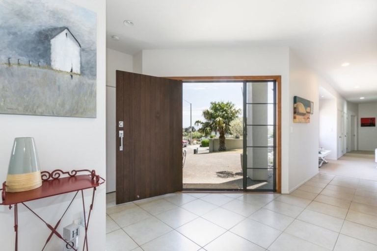 Photo of property in 54 Hikanui Drive, Havelock North, 4130