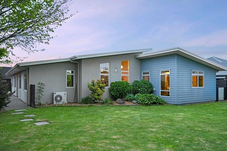 Photo of property in 21 Norfolk Drive, Cambridge, 3434