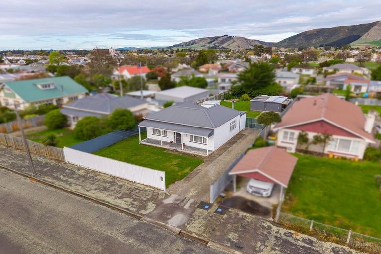 Photo of property in 25 Coronation Street, Waimate, 7924