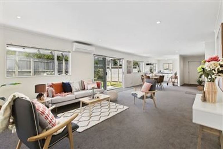 Photo of property in 14 Peel Lane, Aotea, Porirua, 5024