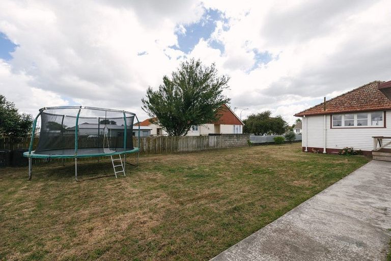 Photo of property in 24 Thames Street, Roslyn, Palmerston North, 4414