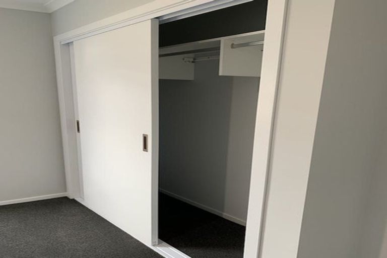 Photo of property in 28 Koru Loop, Paraparaumu, 5032