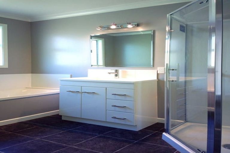 Photo of property in 52 Sheridan Terrace, Johnsonville, Wellington, 6037