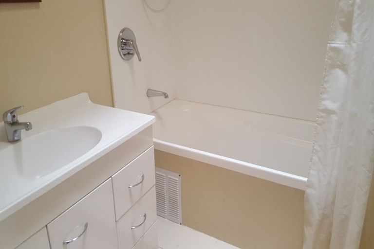 Photo of property in 1/58 Arran Road, Browns Bay, Auckland, 0630