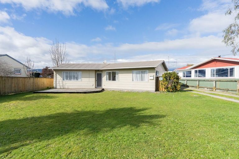 Photo of property in 4 Roslyn Road, Levin, 5510