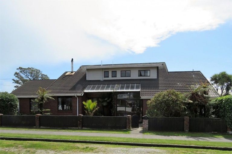 Photo of property in 17 Henley Street, Westport, 7825