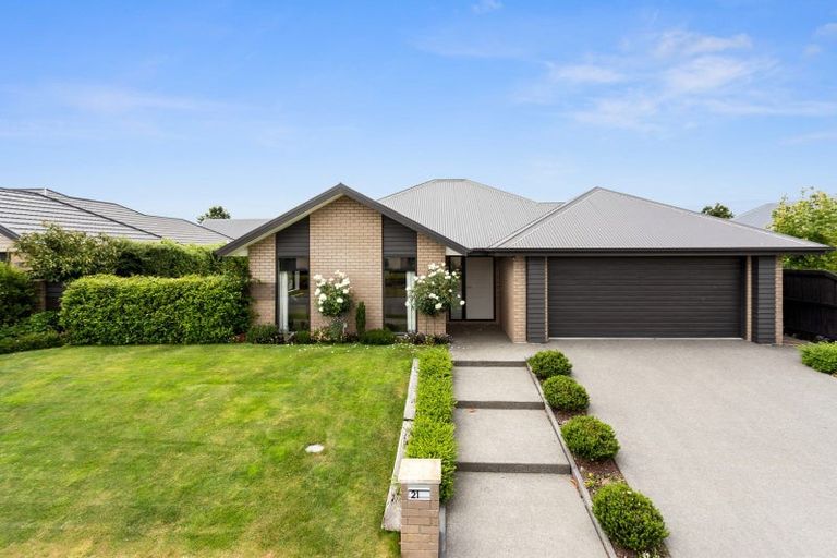 Photo of property in 21 Holly Place, Rangiora, 7400
