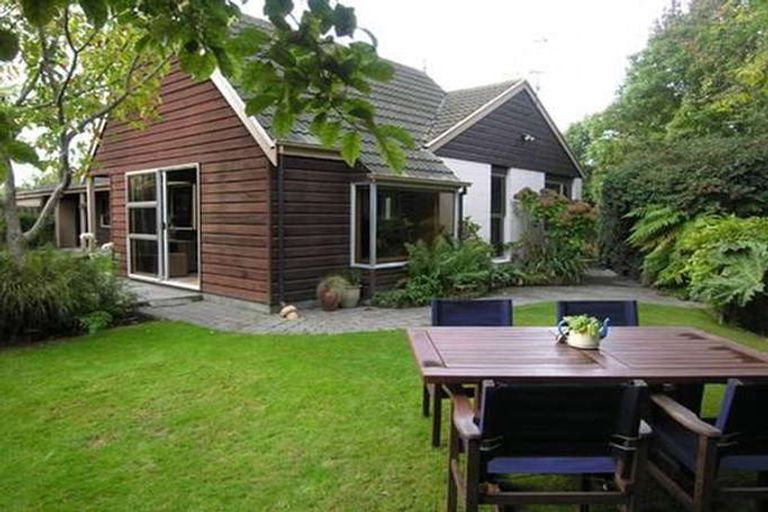 Photo of property in 11a Kaputone Place, Belfast, Christchurch, 8051