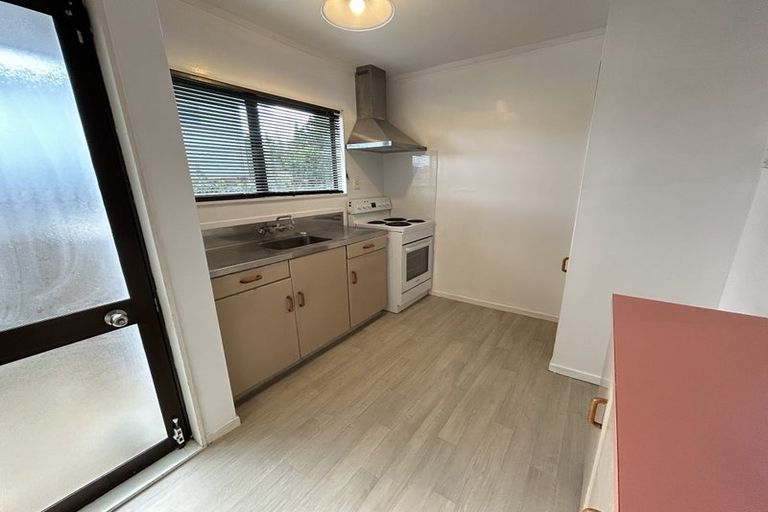 Photo of property in 1/2 Hueglow Rise, West Harbour, Auckland, 0618