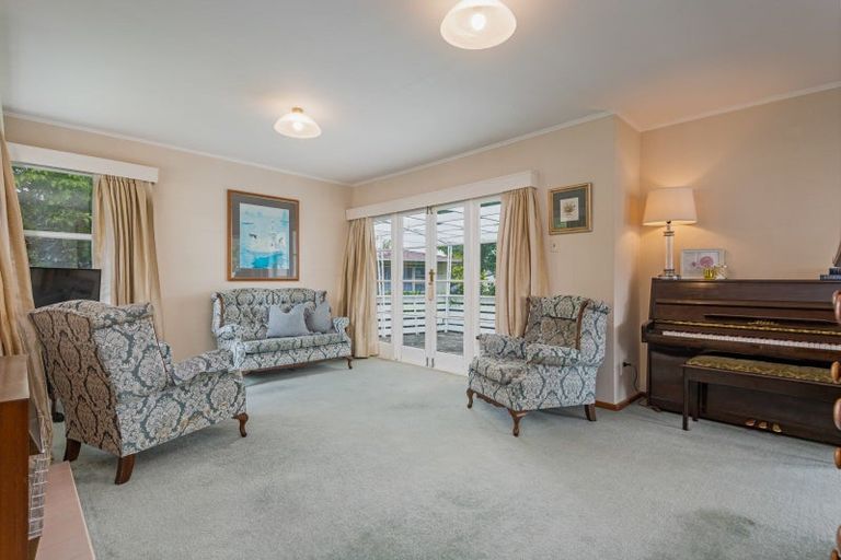 Photo of property in 15 Surrey Crescent, Hokowhitu, Palmerston North, 4410