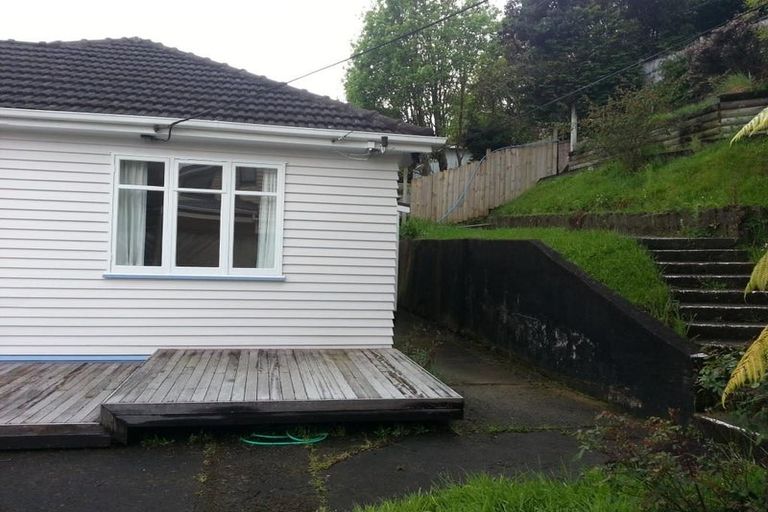 Photo of property in 33 Woodvale Grove, Fairfield, Lower Hutt, 5011