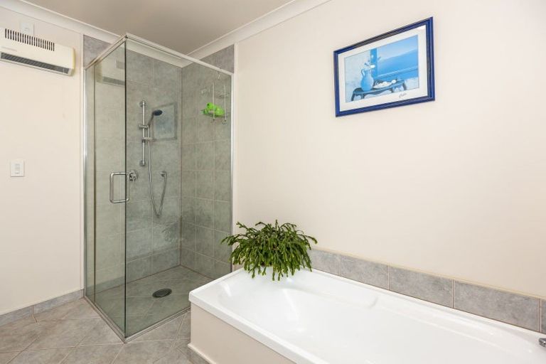 Photo of property in 90 Realm Drive, Paraparaumu, 5032