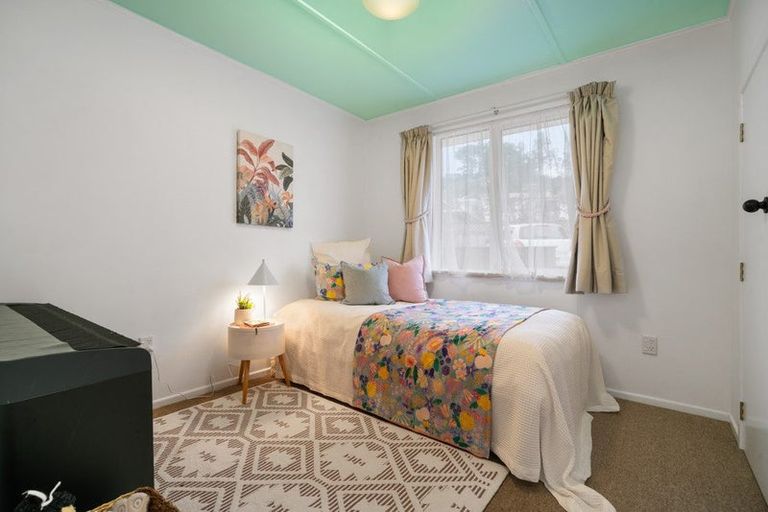 Photo of property in 37 Black Rock Road, Newlands, Wellington, 6037