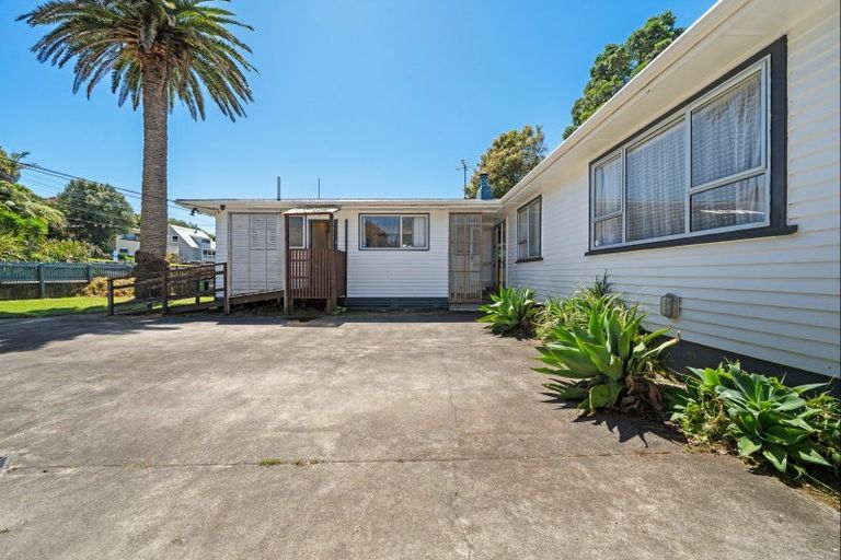 Photo of property in 81 Awanui Street, Merrilands, New Plymouth, 4312