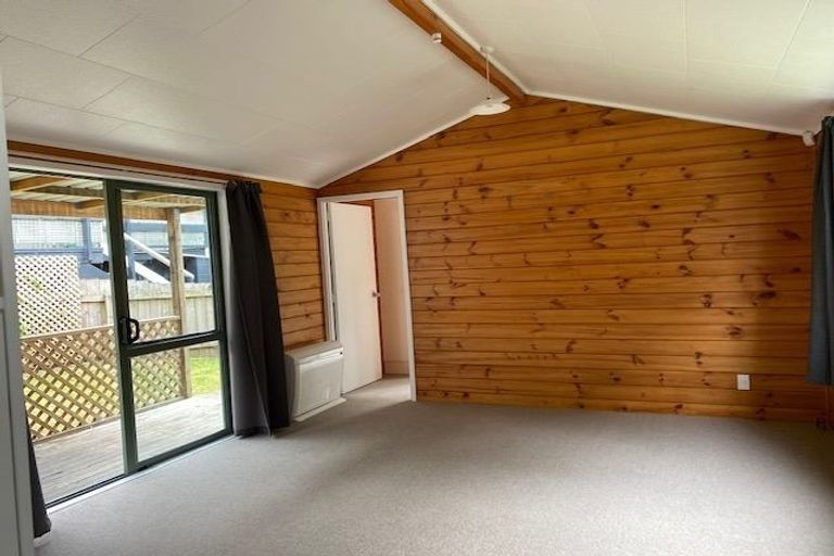 Photo of property in 30 Leaver Place, Weymouth, Auckland, 2103