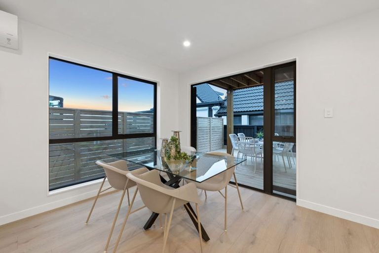 Photo of property in 42b Takutai Avenue, Half Moon Bay, Auckland, 2012