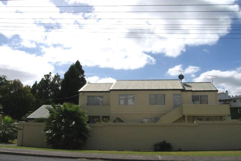 Photo of property in 2/276 East Coast Road, Milford, Auckland, 0620