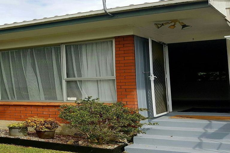 Photo of property in 1/1 Trentham Road, Papakura, 2110