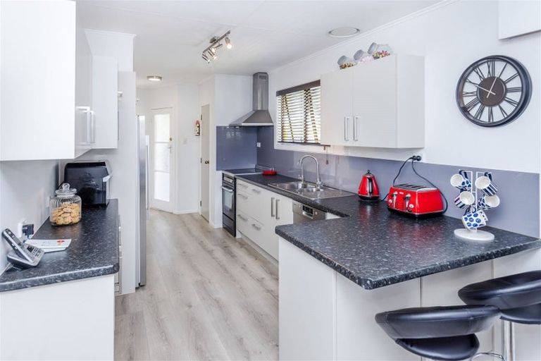 Photo of property in 54 Morrow Avenue, St Andrews, Hamilton, 3200