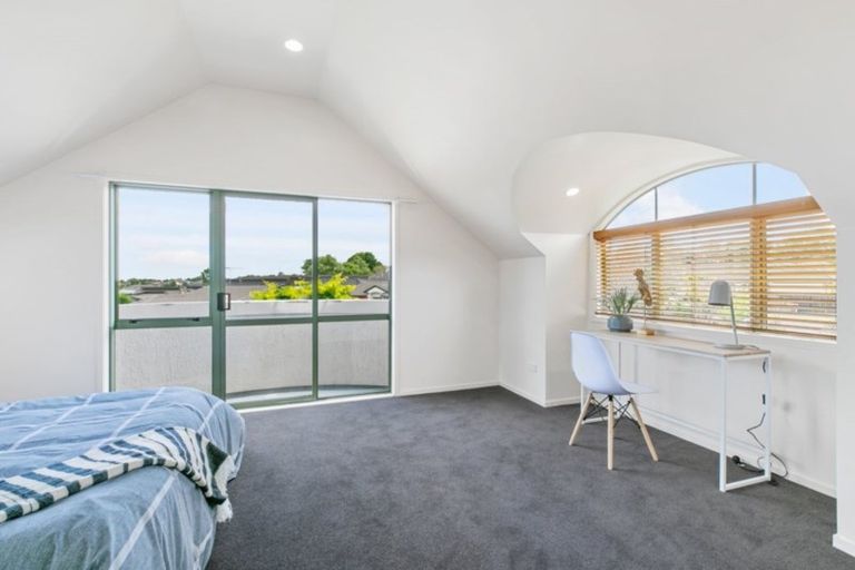 Photo of property in 2/6 Pat O'connor Place, Manurewa, Auckland, 2105