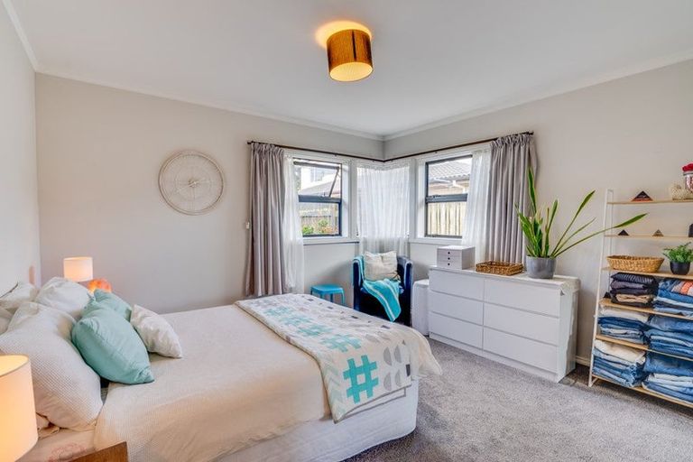 Photo of property in 2/18 Milton Road, Orewa, 0931