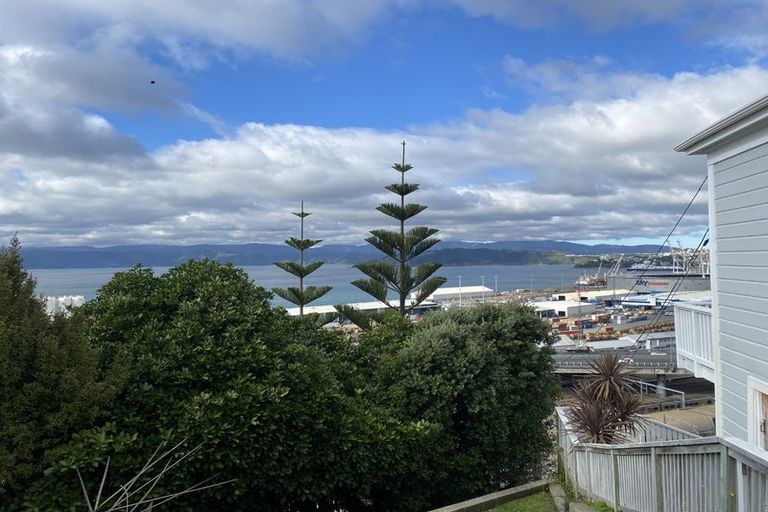 Photo of property in 16 Grosvenor Terrace, Thorndon, Wellington, 6011