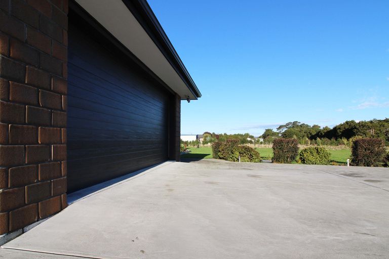 Photo of property in 10 Miles Lane, Carterton, 5713