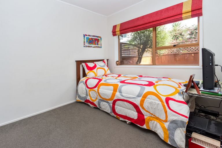 Photo of property in 2/83 Uxbridge Road, Cockle Bay, Auckland, 2014