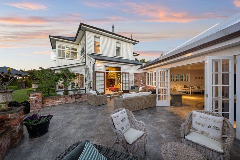 Photo of property in 17 Heaton Rhodes Place, Cashmere, Christchurch, 8022