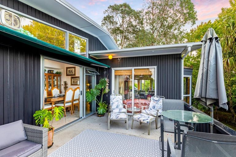 Photo of property in 834 West Coast Road, Waiatarua, Auckland, 0604