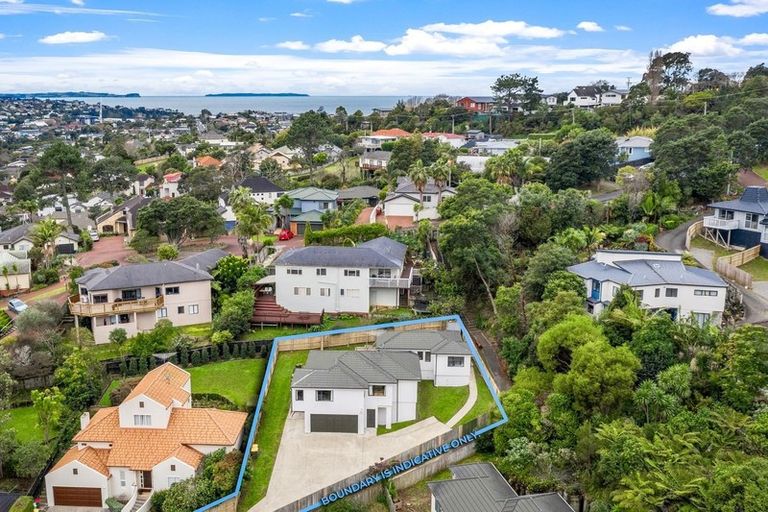 Photo of property in 16 Landvale Court, Browns Bay, Auckland, 0630