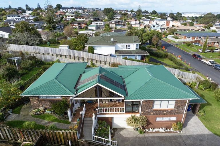 Photo of property in 96 Cardiff Road, Pakuranga, Auckland, 2010