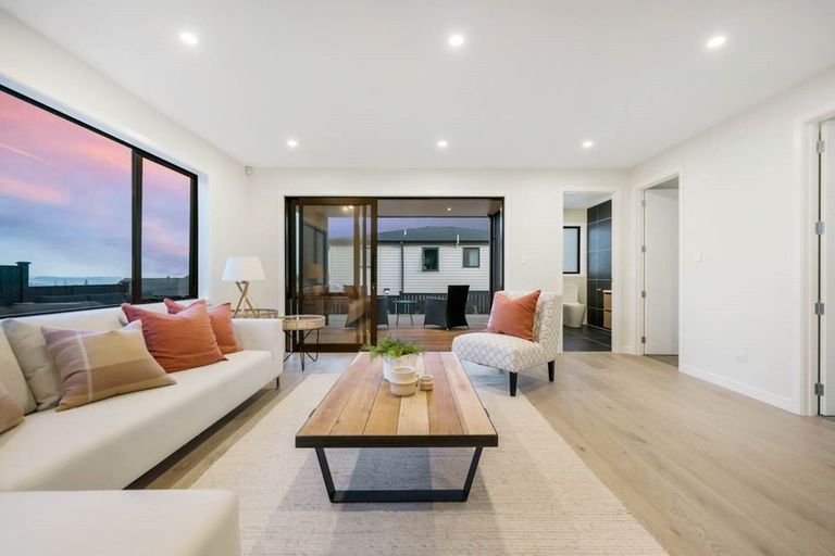 Photo of property in 29 Kumukumu Road, Long Bay, Auckland, 0630