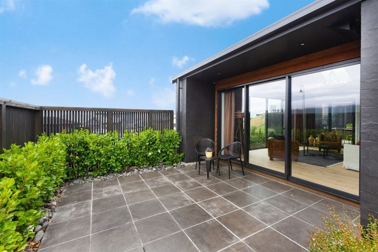 Photo of property in 16 Rotorua Grove, Aotea, Porirua, 5024