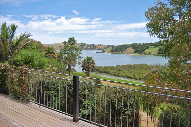 Photo of property in 119 Manu Drive, Kaiwaka, 0573