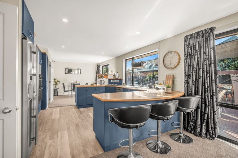 Photo of property in 10 Courtfield Close, Parklands, Christchurch, 8083