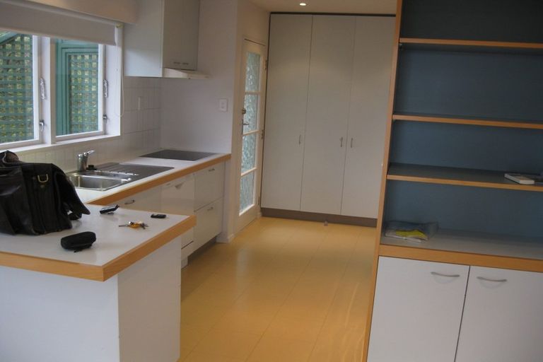 Photo of property in 215 Dowse Drive, Maungaraki, Lower Hutt, 5010