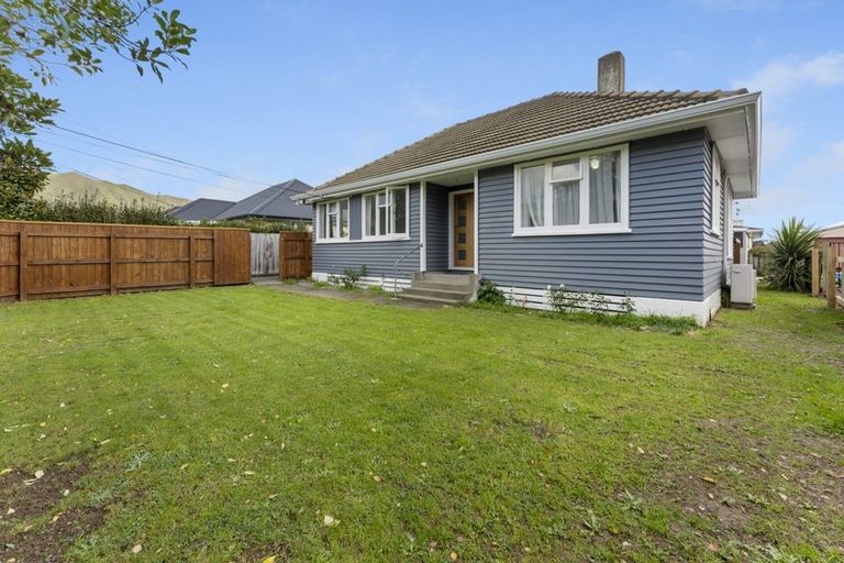 Photo of property in 15 Treadwell Street, Naenae, Lower Hutt, 5011